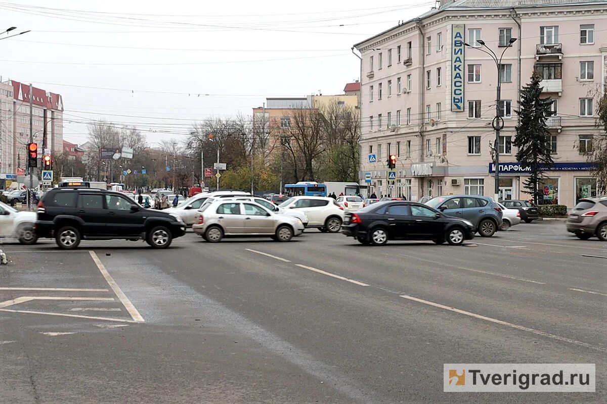 Новые ограждения устанавливают на площади в Твери https://tver.aif.ru/society/de