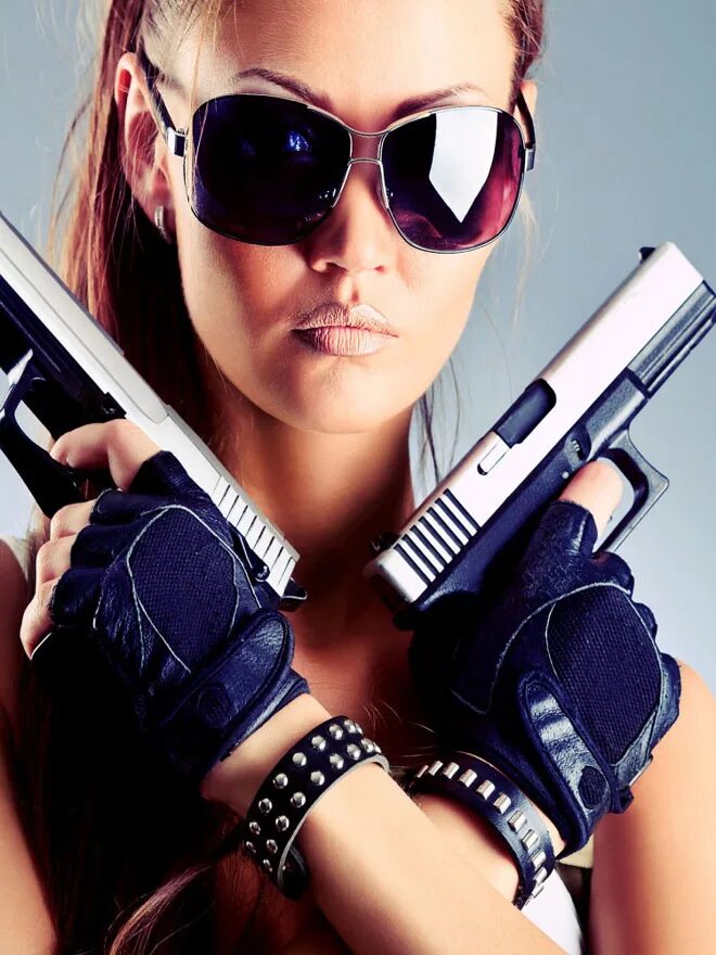 Аватарки с пистолетом. Крутые девочки. Крутая женщина. Красивая девушка с пистолетом. Крутая девушка с пистолетом.