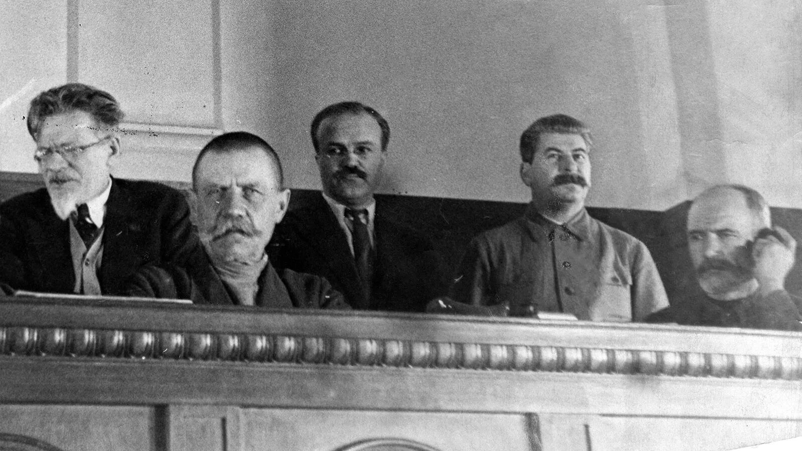 6 ноября 1941 года на станции метро маяковская. Сталин 1934. «сталин и ворошилов в кремле» (1938). Сталин в 1935 году. Сталин на собрании.