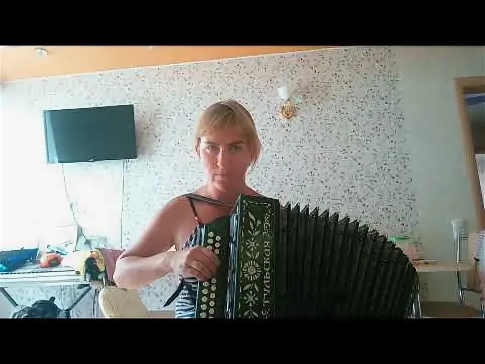 Играй гармонь. Песня жили не тужили под гармонь слушать. Песня жили не тужили под гармонь слушать. Песня жили не тужили под гармонь слушать. Бабки поют под гармонь.