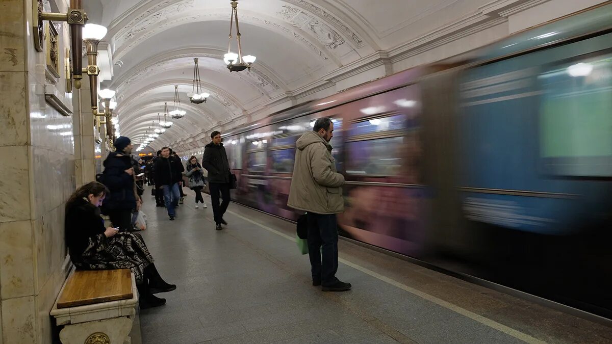 Работа метро октябрьское. Метро Первомайская. АТДП метрополитена. Метро Москвы. Поезд метро Москва 2020 на кольцевой линии.