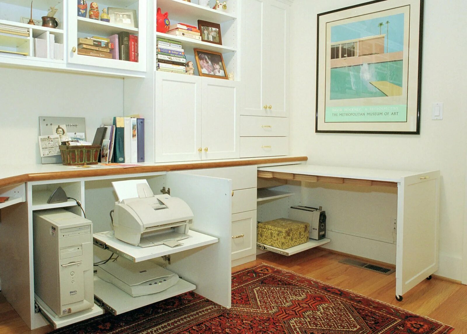 Компактное рабочее место. ELJ,ysq gbcmvtyysq cnek. Дизайнерское рабочее место. Письменный стол для маленькой комнаты.