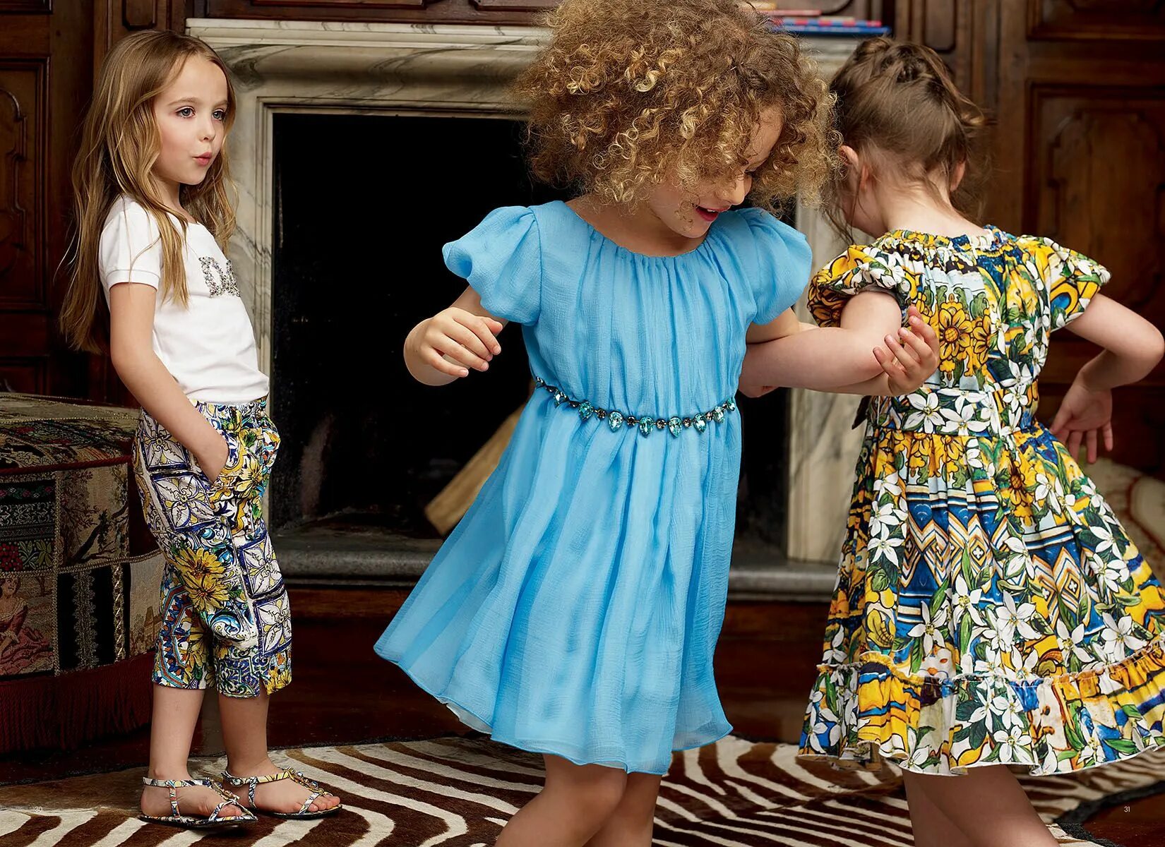 Dolce gabbana kids ss22. Детская коллекция дольче габбана 2022. Дольче габбана одежда для детей. Дольче габбана kids. Дольче габбана мода 2022 дети.