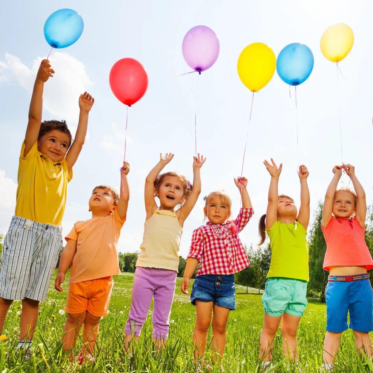 Kids be happy. С днем защиты детей. Счастливый ребенок. Радостные дети. 1 Июня Международный день защиты детей.