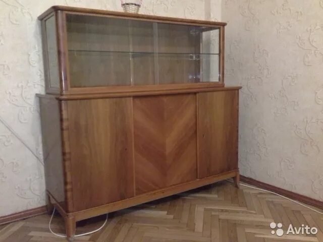 Советская мебель. Советская мебель тумба. Старинная мебель даром. Сервант 60-х годов с баром.