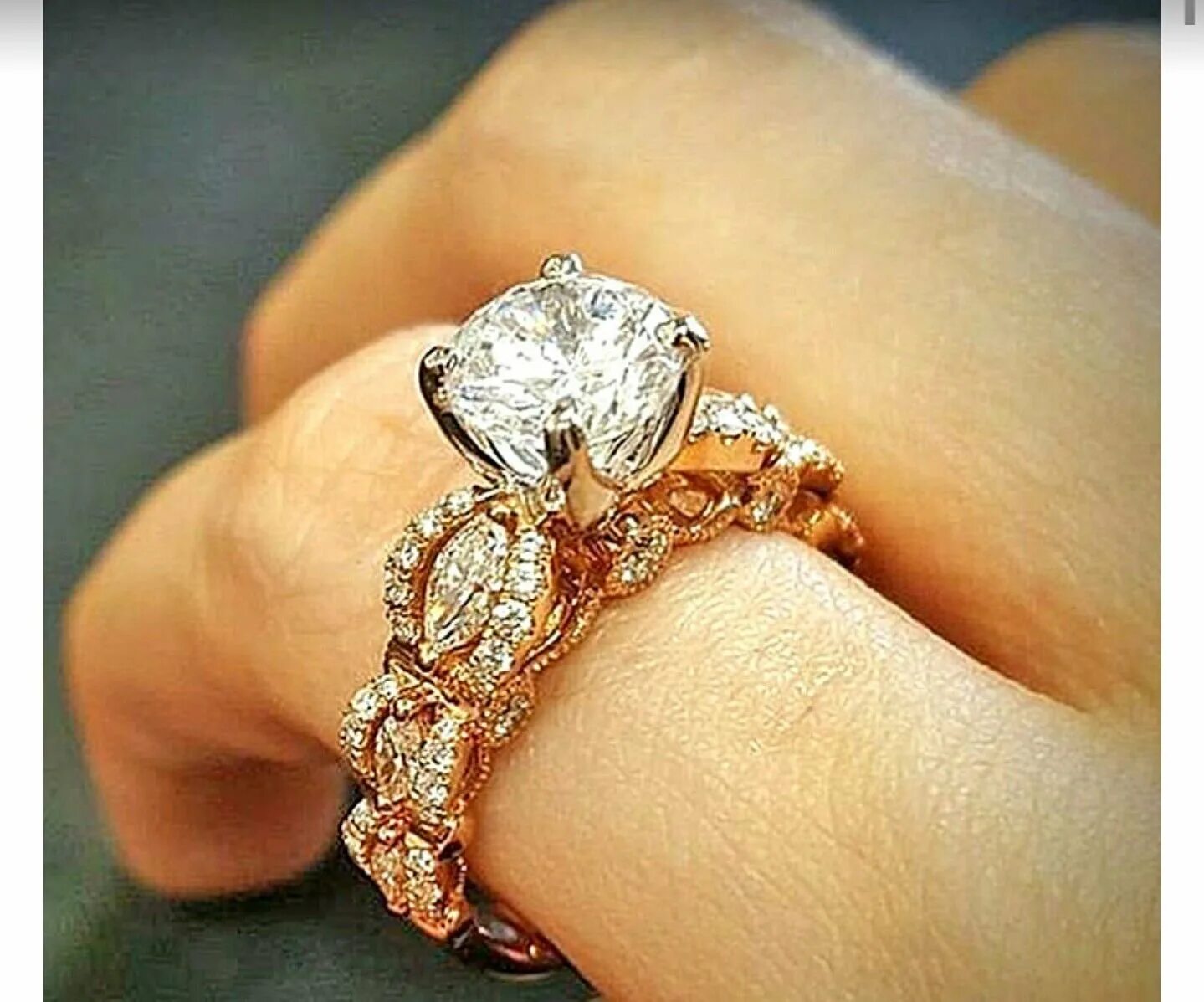 Кольцо с бриллиантом для девушки. Красивое помолвочное кольцо. Красивое кольцо для предложения. Кольцо с бриллиантом для девушки. Колкольцо для предложения.