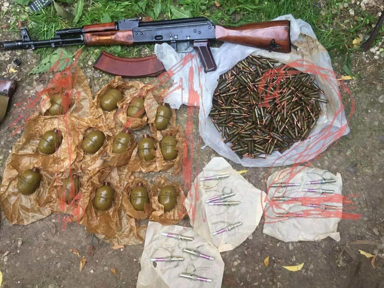 Фк арсенал лондон. Целый арсенал это. Целый арсенал это. Незаконный арсенал оружия. Арсенал деревянный.