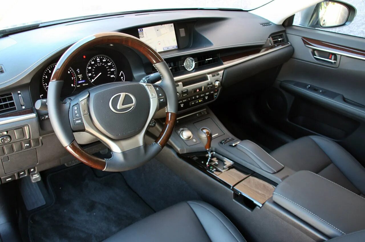 Лексус салон купить. Лексус es 350 салон. Lexus es 350 2013. Лексус es 350 2015. Lexus es 350 салон.