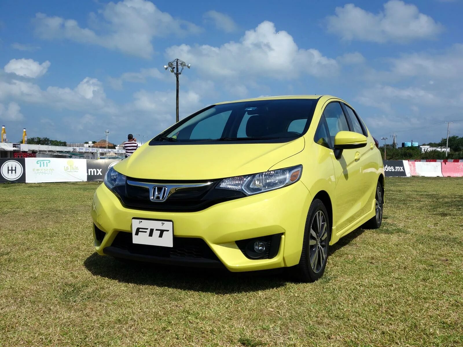 Хонда фит 2015. Honda Fit RS. Хонда фит 2015 года.