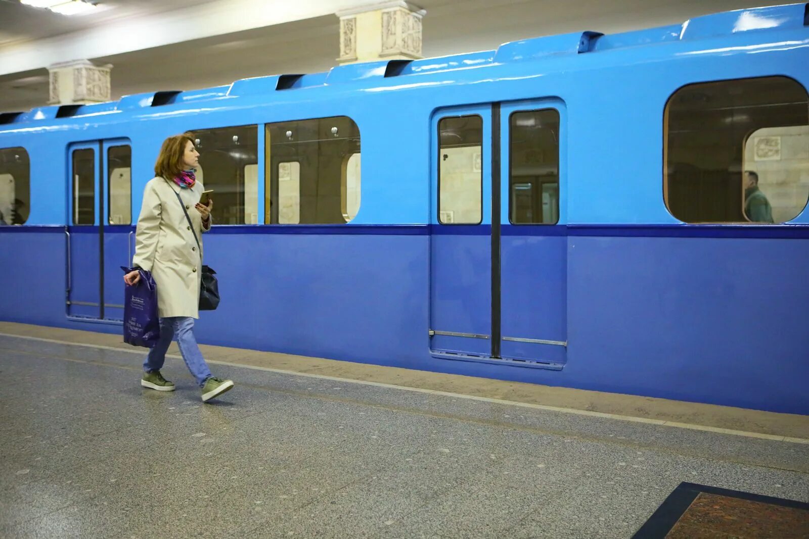 Поезд метро. Парад поездов метро. Поезд метро Москва. Выставка ретро вагонов метро.