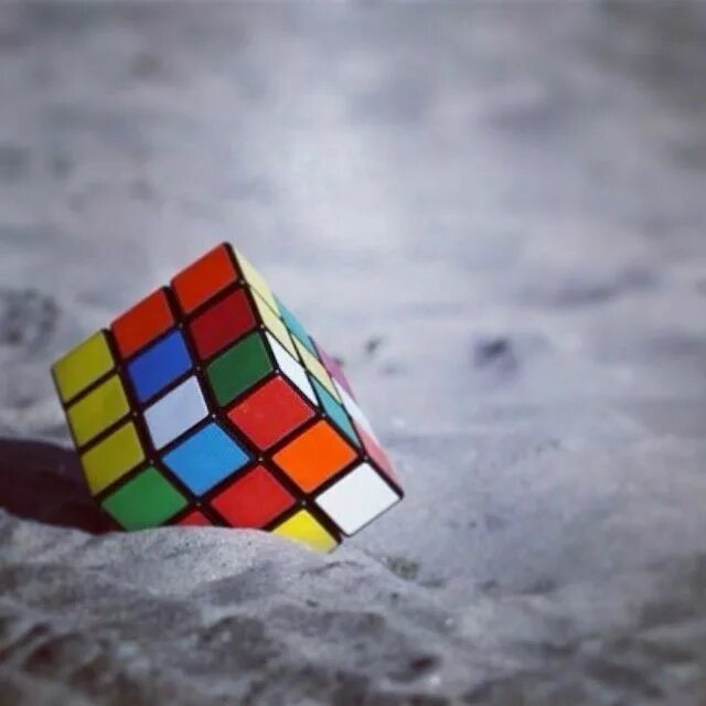 Рубикс маджик. Кубики рубики. Скулбой кубик рубика белый. Ravensburger thinkfun кубик рубика. Кубик рубика 3d.
