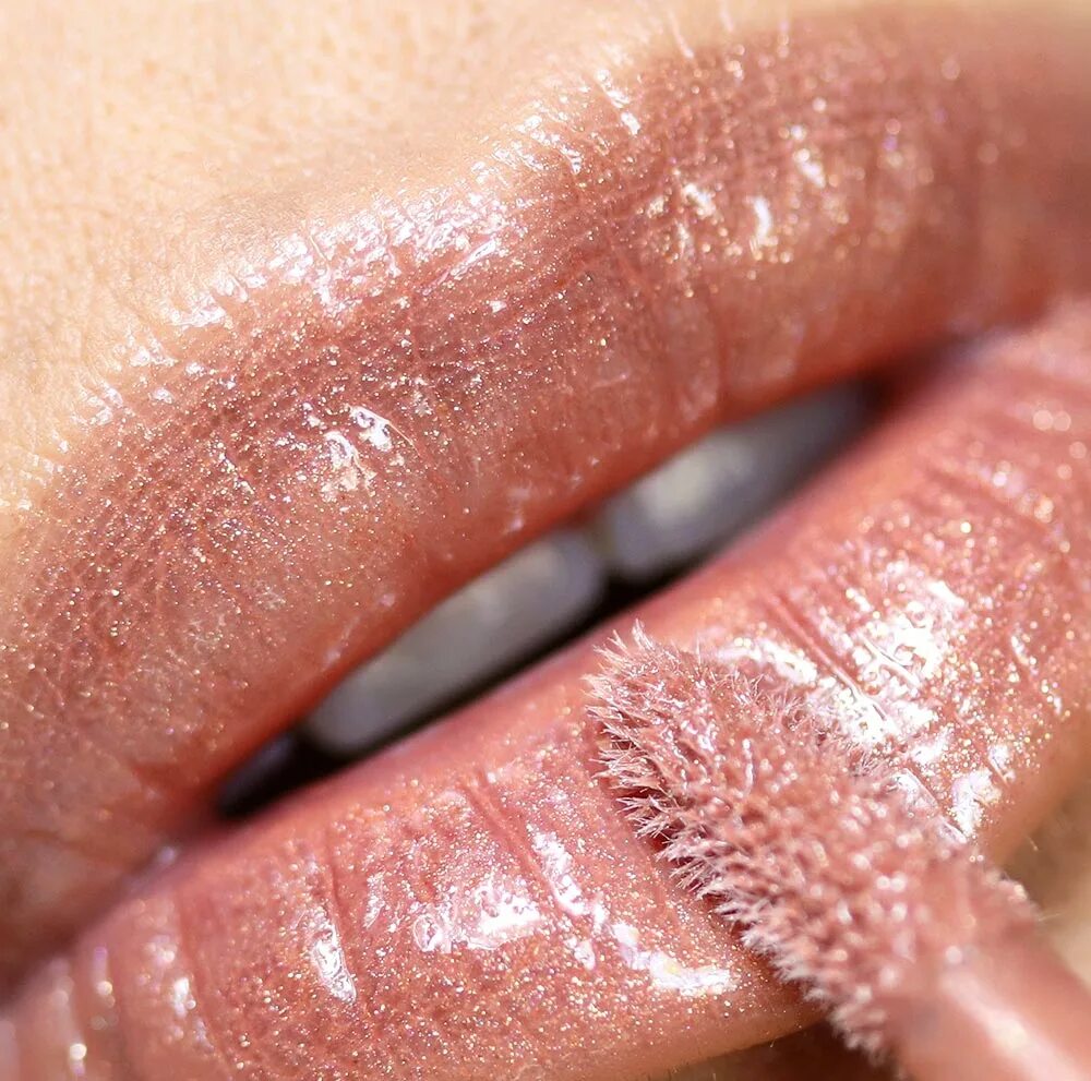 Губы фото прозрачные. Mac Lipglass. Mac Lipglass nymphette. Nymphette Mac блеск. Mac Lipglass prrr