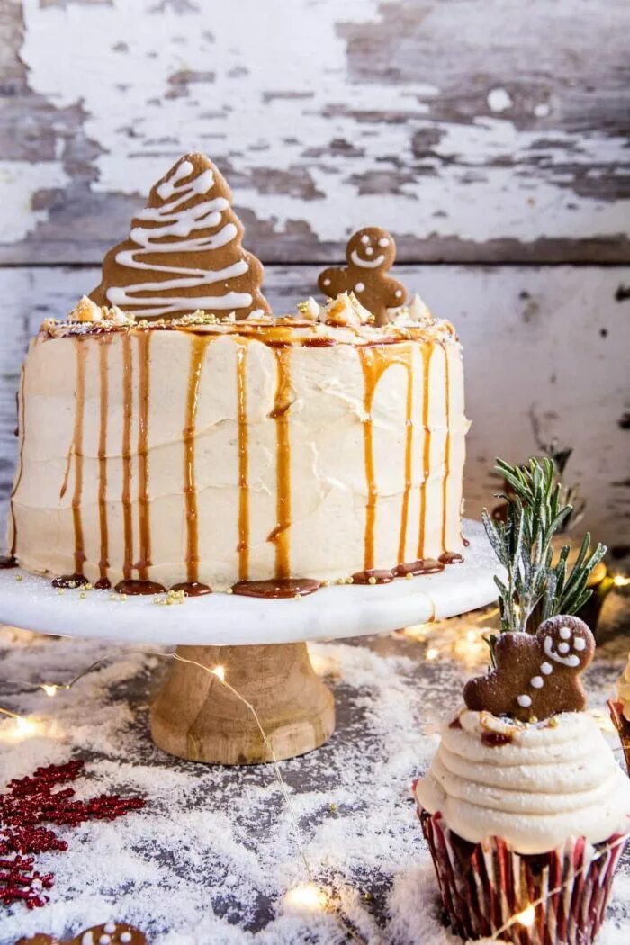 Новогодний торт с мастикой. Торт кристмас кейк. Новогодний торт фото. Новогодние десерты. Торт на новый год.