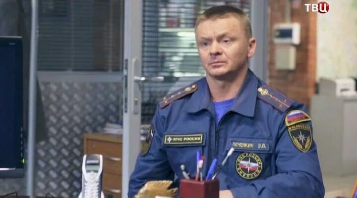 Между двух огней 3. Между двух огней 3. След между двух огней. Между двух огней 3. Между двух огней 3.