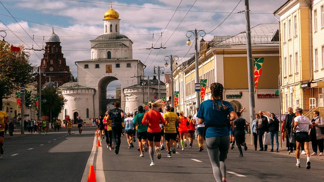 Полумарафон золотые ворота. Владимирский полумарафон 2022. Ворота забег. Полумарафон тутаев. Полумарафон золотые ворота.