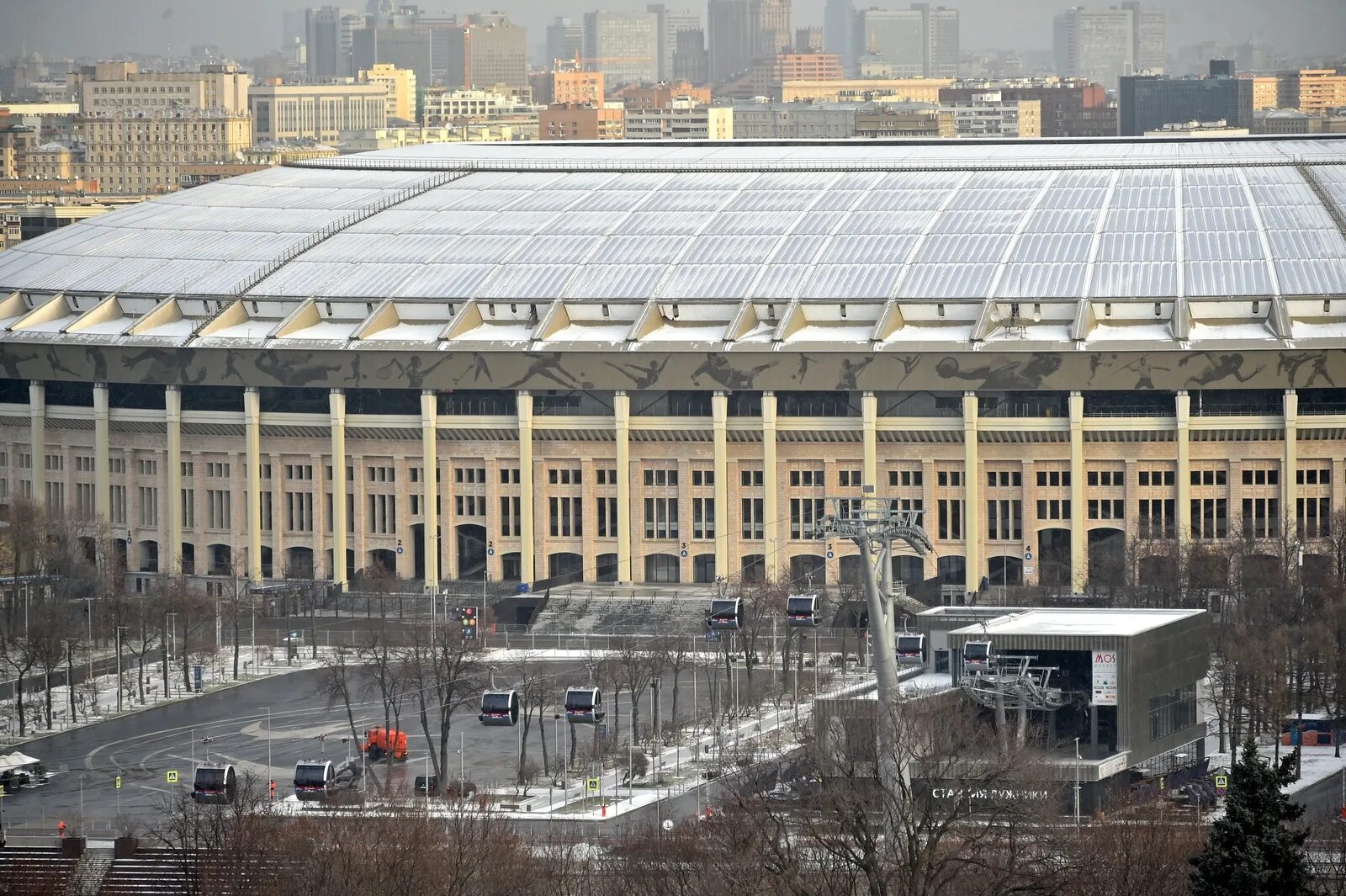 Спортивные объекты москвы. Большая спортивная арена лужники. Бассейн лужники. Стадион ангара легкоатлетический манеж. Московские спортивные объекты.