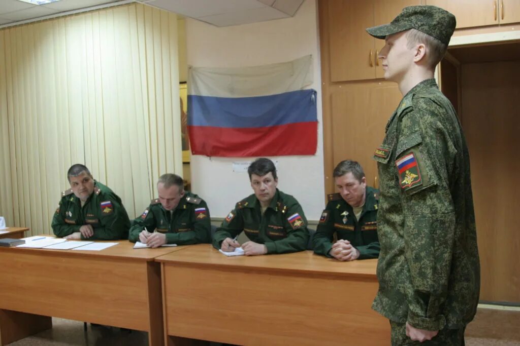 Работа с личным составом. Увольнение с военной службы. Статьи увольнения с военной службы. Военнослужащие увольняются с военной службы. Увольнение военнослужащего по состоянию здоровья выплаты.