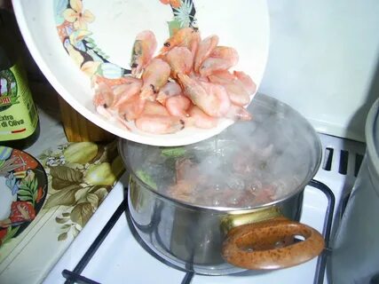 Креветки варить в кипящей воде