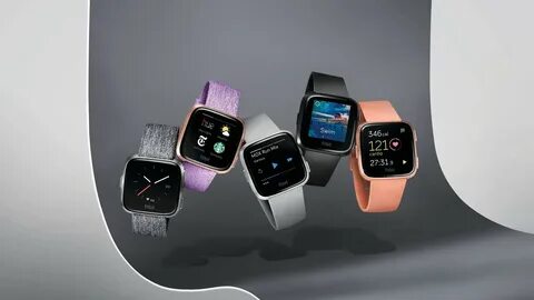 Какой средний возраст клиентов купивших smartwatch