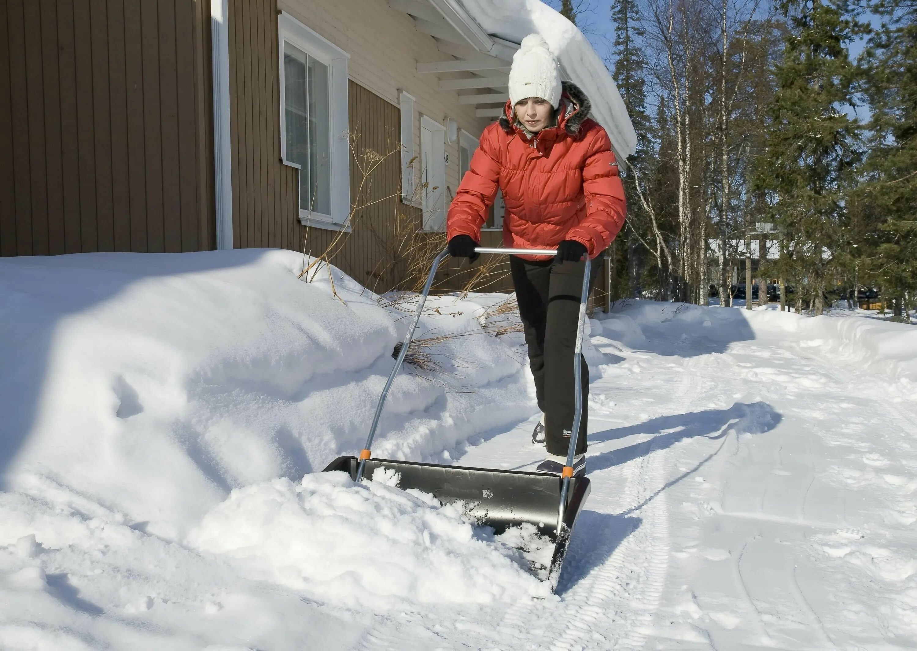 волокуша для уборки снега. ручные приспособления для уборки снега. самодельный скребок для уборки снега. ручной снегоуборщик со шнеком forte qi-jy-50. снеговая лопата лопата со шнеком.
