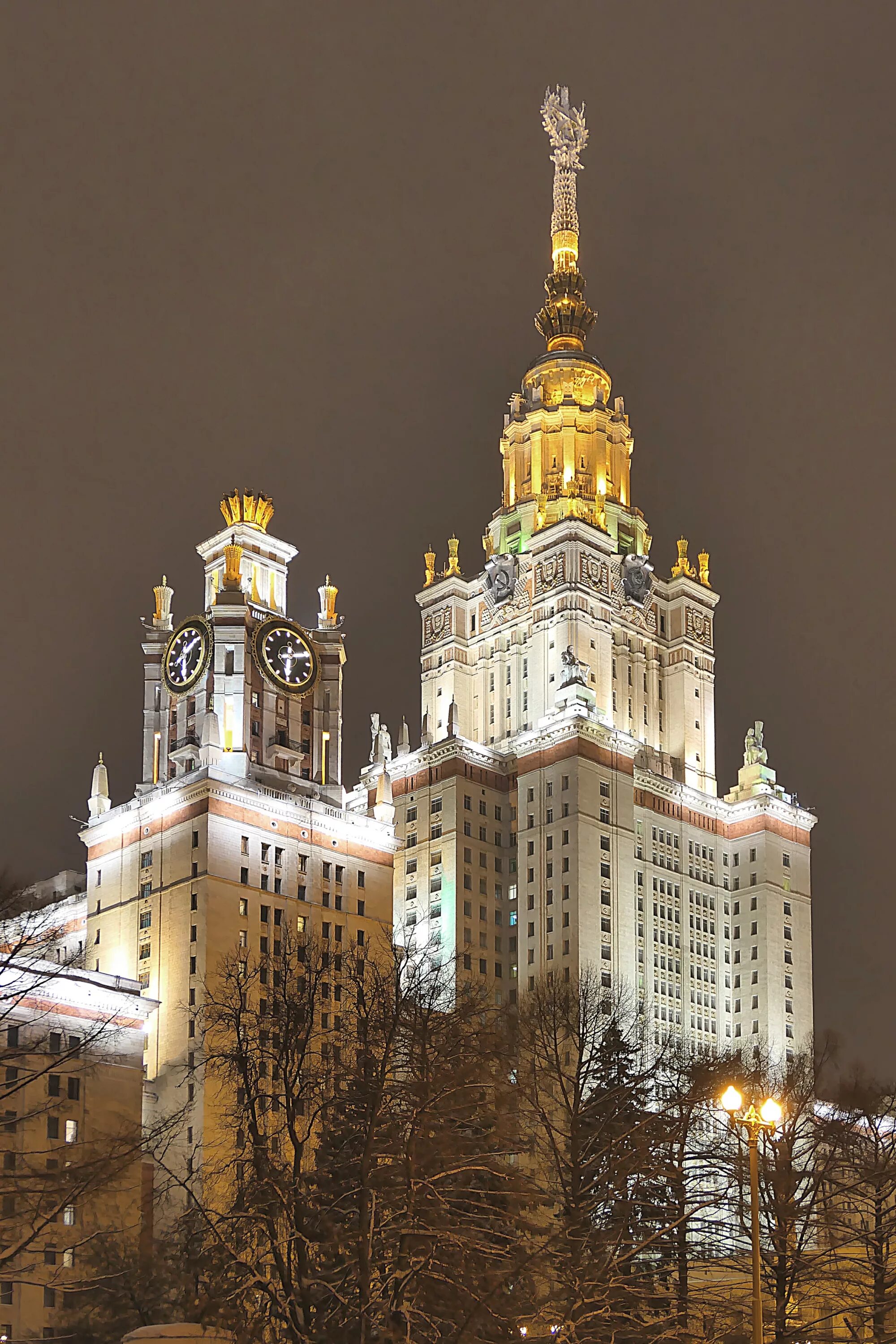 Покажи мгу. Архитектура Москвы МГУ. Здание МГУ. Главное здание МГУ. Главный корпус МГУ.