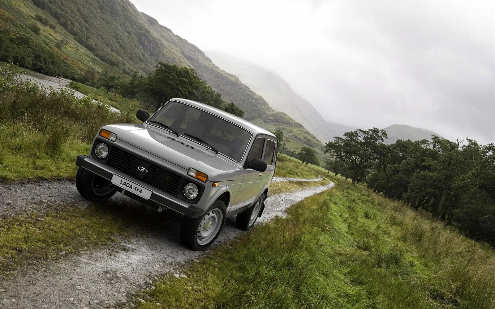 LADA Niva Legend 3 дв. 2025 - фото в новом кузове: салон, вид снаружи, багажник