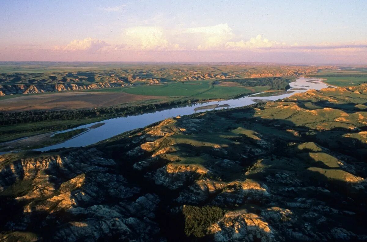 Монтана река Миссури. Реки Северной Америки Миссури. Штат Миссури река. Долина реки Миссури.