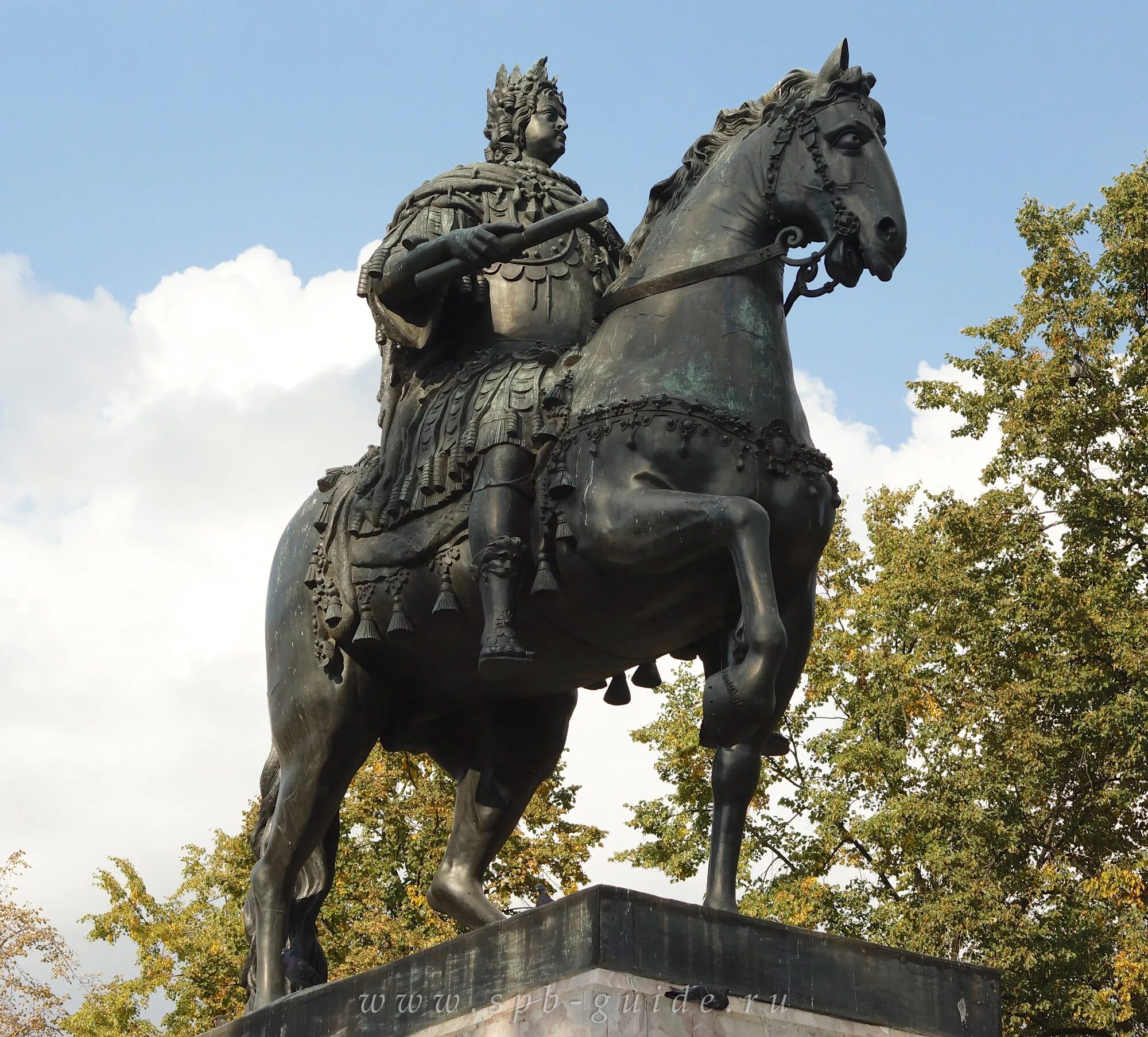 Памятник Петру 1 Растрелли в Санкт-Петербурге. Памятник Петру i (Михайловский замок). Памятник Петру у Михайловского замка в Санкт-Петербурге. К Растрелли конный памятник Петру i
