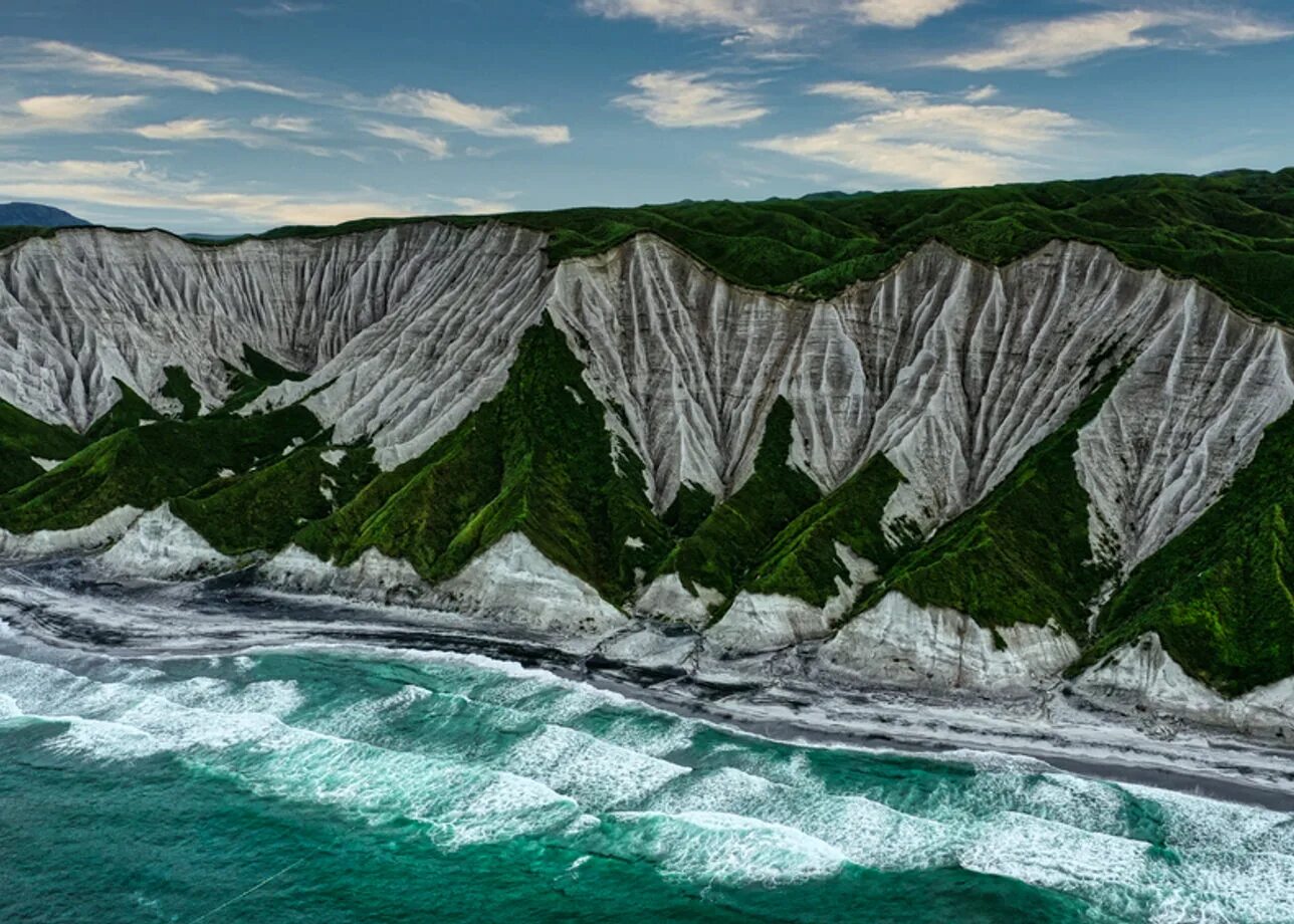 Самый большой курильский остров. Вулкан креницына. Остров онекотан вулкан креницына. Сахалинская область, остров онекотан. Сахалинская область, остров онекотан.