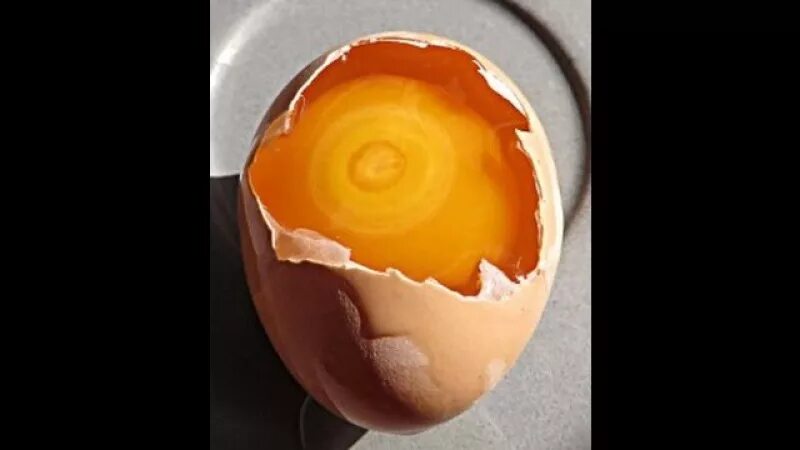 Оплодотворенное ли яйцо. Оплодотворенное яйцо и неоплодотворенное яйцо. Оплодотворенное куриное яйцо. Оплодотворенное у иное яйцо.