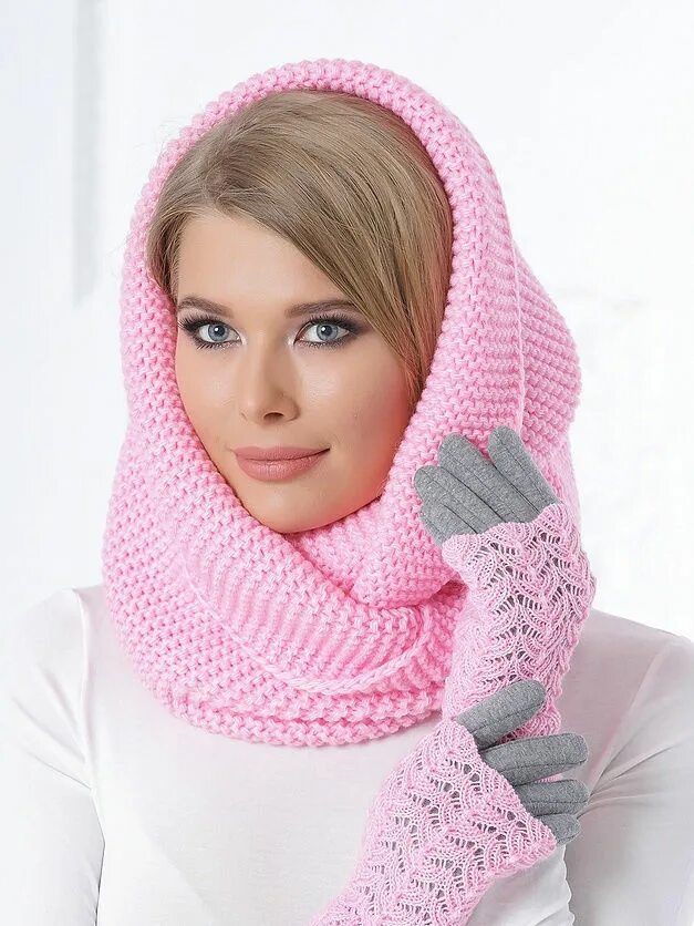 Шапка и шарф розовые. Шарф-снуд. Хомут вязаный. Снуды женские вязаные. Женщина в шарфе.