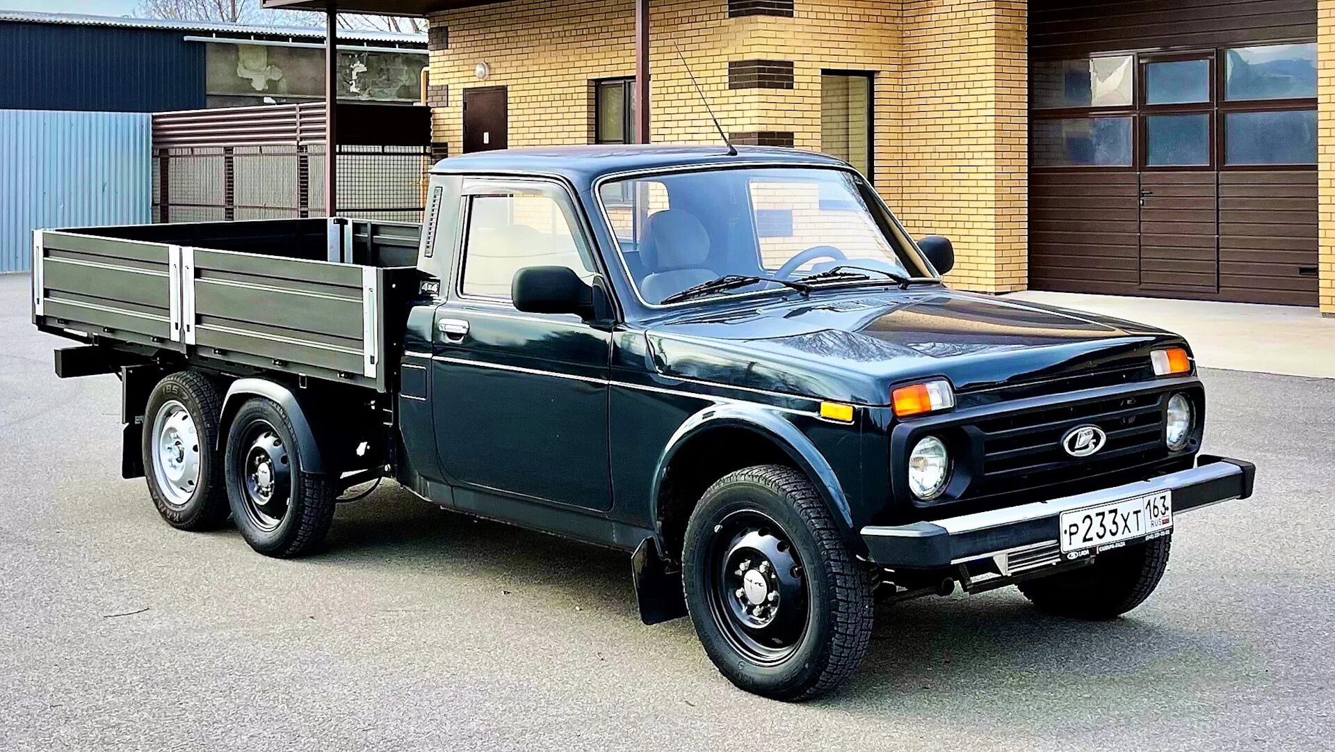Немецкую "Мечту охотника" на базе Lada Niva Pickup оценили в 4,5 млн рублей