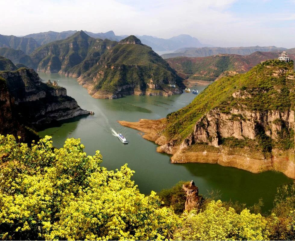 Asia river. Хуанхэ и Янцзы. Китай Хуанхэ и Янцзы. Китай река Хуанхэ. Река Янцзы Китай.