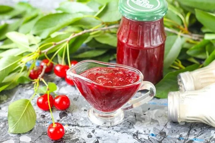Соус из вишни на зиму рецепты. Соус к мясу из вишни на зиму. вишневый соус. вишня в соусе. соус вишневый фото.