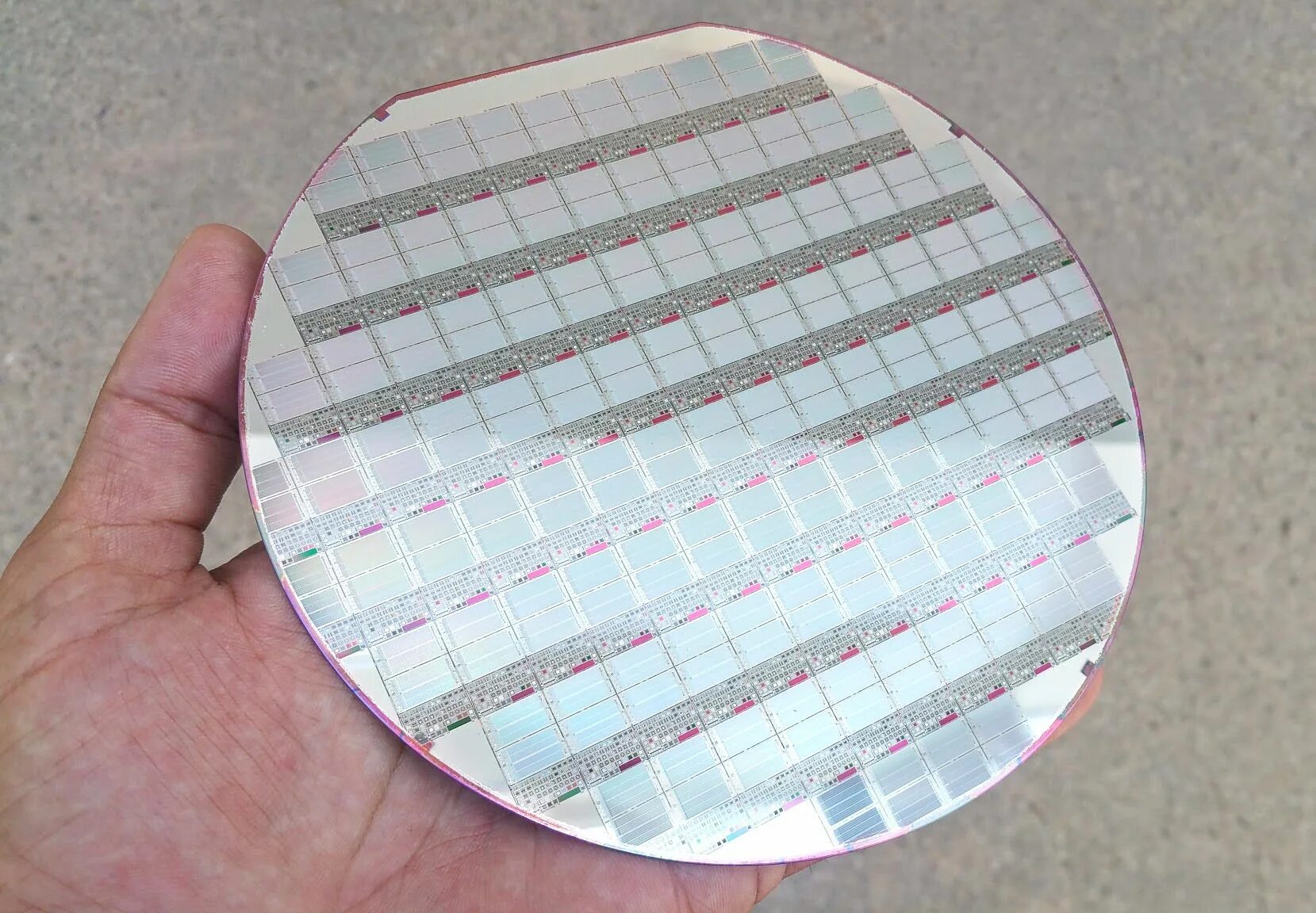 Монокристалл кремния. Silicon Wafer пластина. Кремниевая пластина 300 мм. Монокристаллические кремниевые пластины.