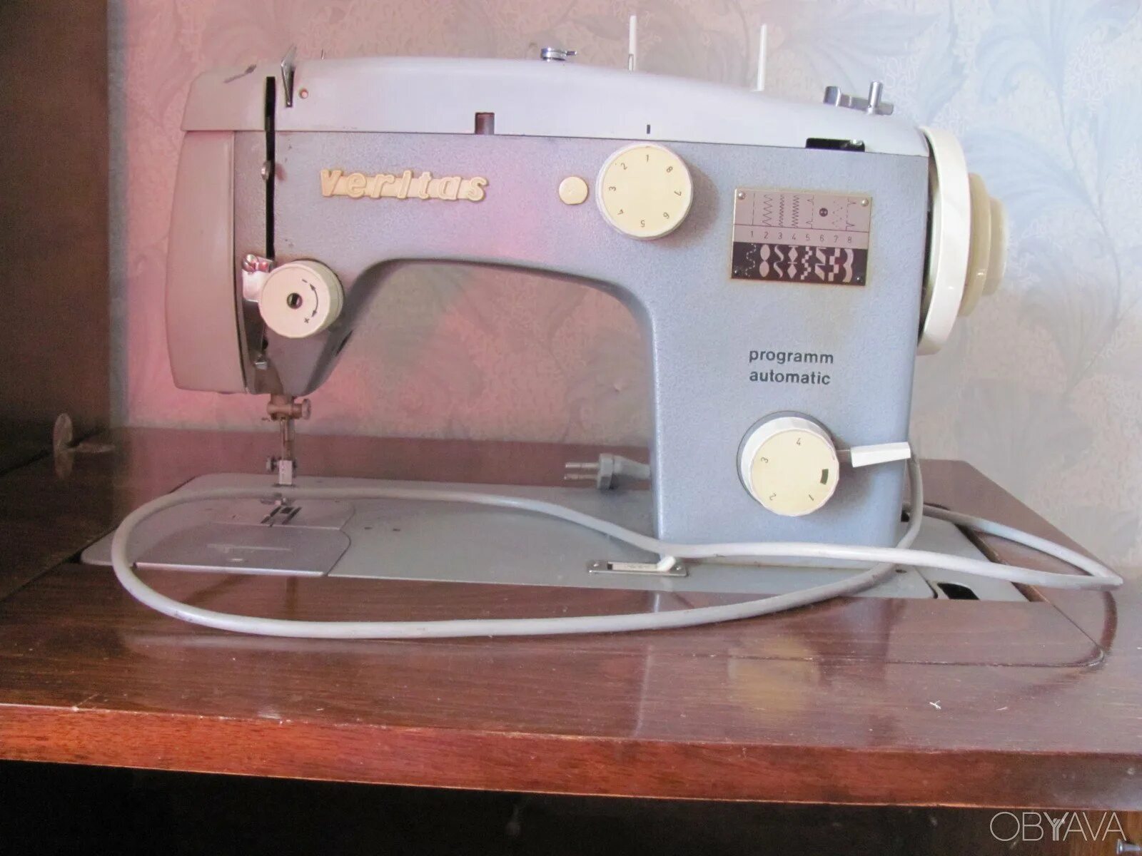 Швейная машинка Веритас. Швейная машинка Веритас ножная. Машинка швейная Веритас с педальным приводом. Веритас швейная машина 1975.