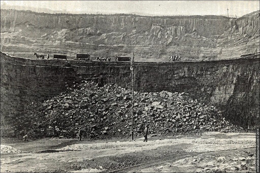 Горнодобывающая промышленность австралии. Добыча руды на урале 19 век. Первая добыча руды. Железногорск курская добыча железной руды. Кма курская магнитная аномалия руда.