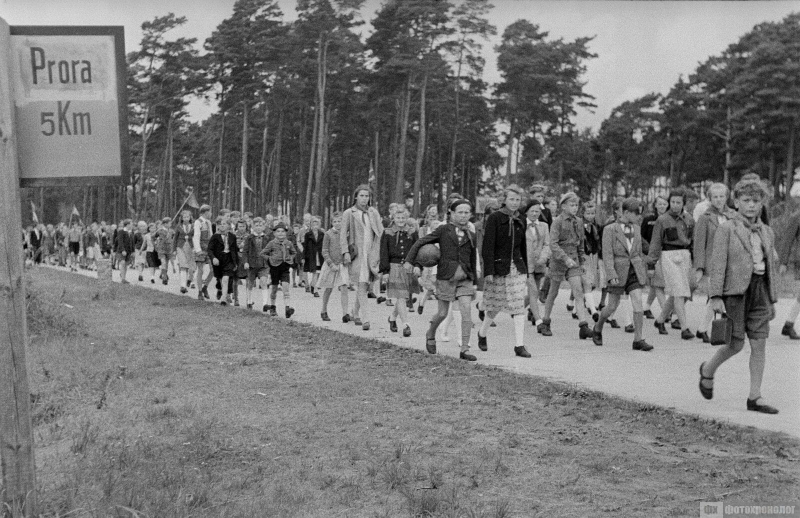 Остров Рюген 1945. Остров Рюген - «Пионерская Республика».. Денацификация оккупированной Германии. Денацификация это значит простыми словами