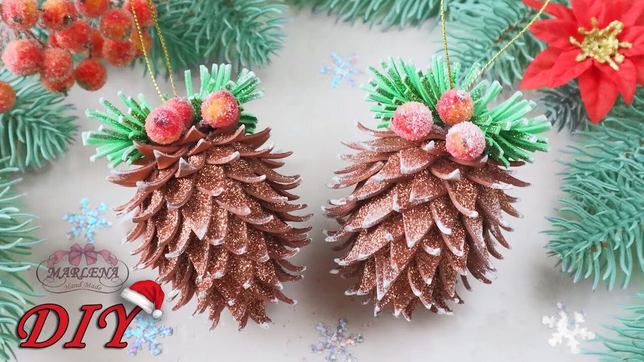 новогодняя шишка из фоамирана. поделки шишка из фоамирана. елочная игрушка шишка из фоамирана. новогодние магнитики на холодильник. новогодние поделки из помирана.