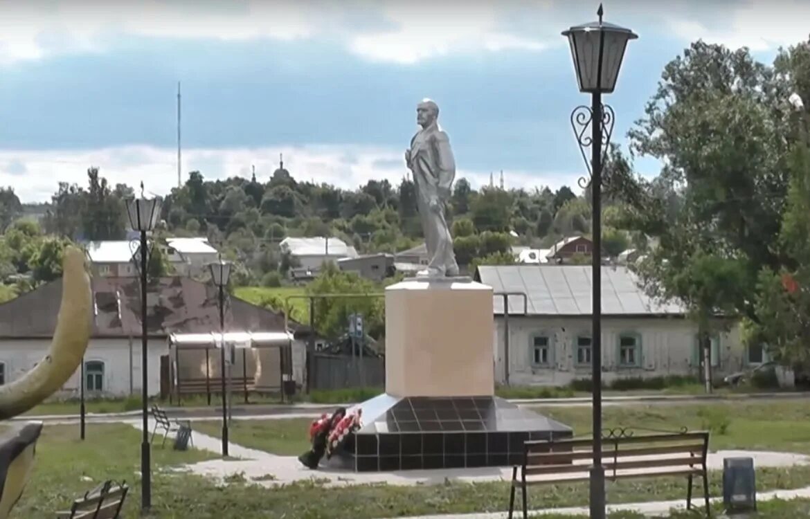 Сергач 2025. Сквер ленина сергач. памятник ленина сергач площадь ленина. сергач гусево памятник. обелиск город сергач.