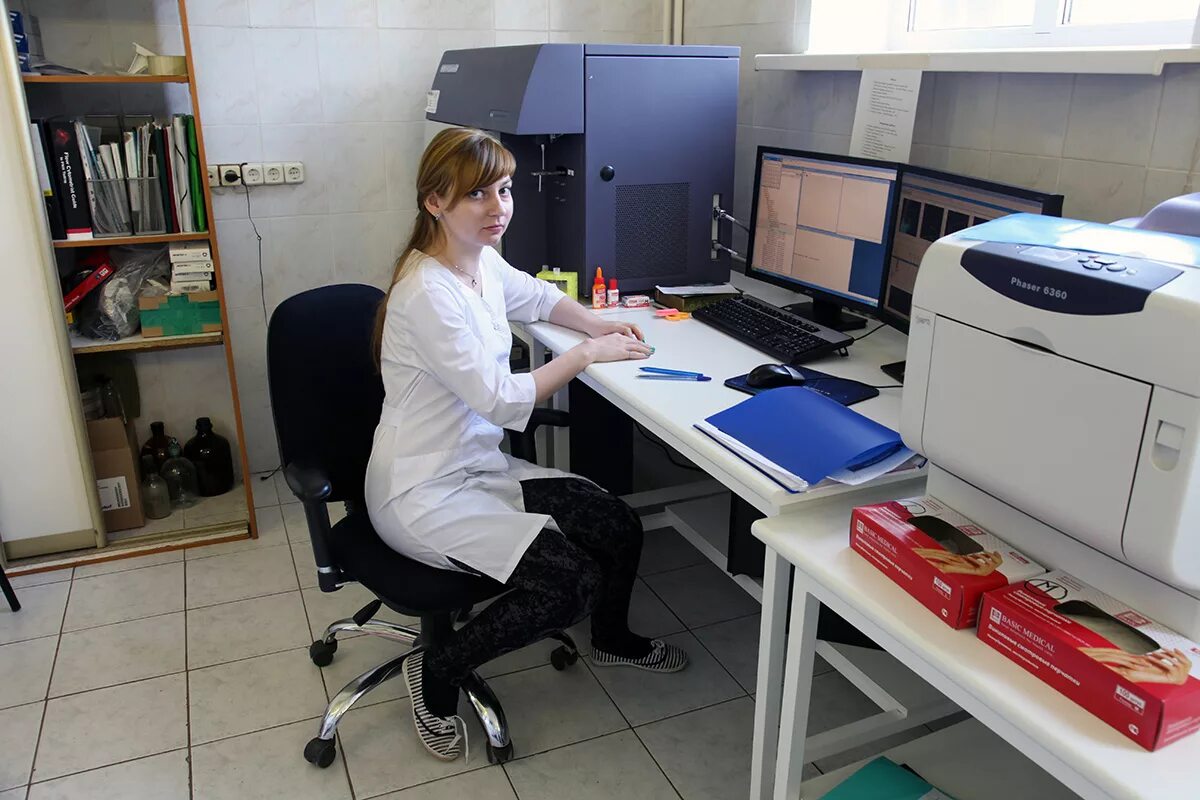 Врач гематолог кто это. Гематологический научный центр. Гематология лаборатория. Лабораторная гематология. Врач гематолог.