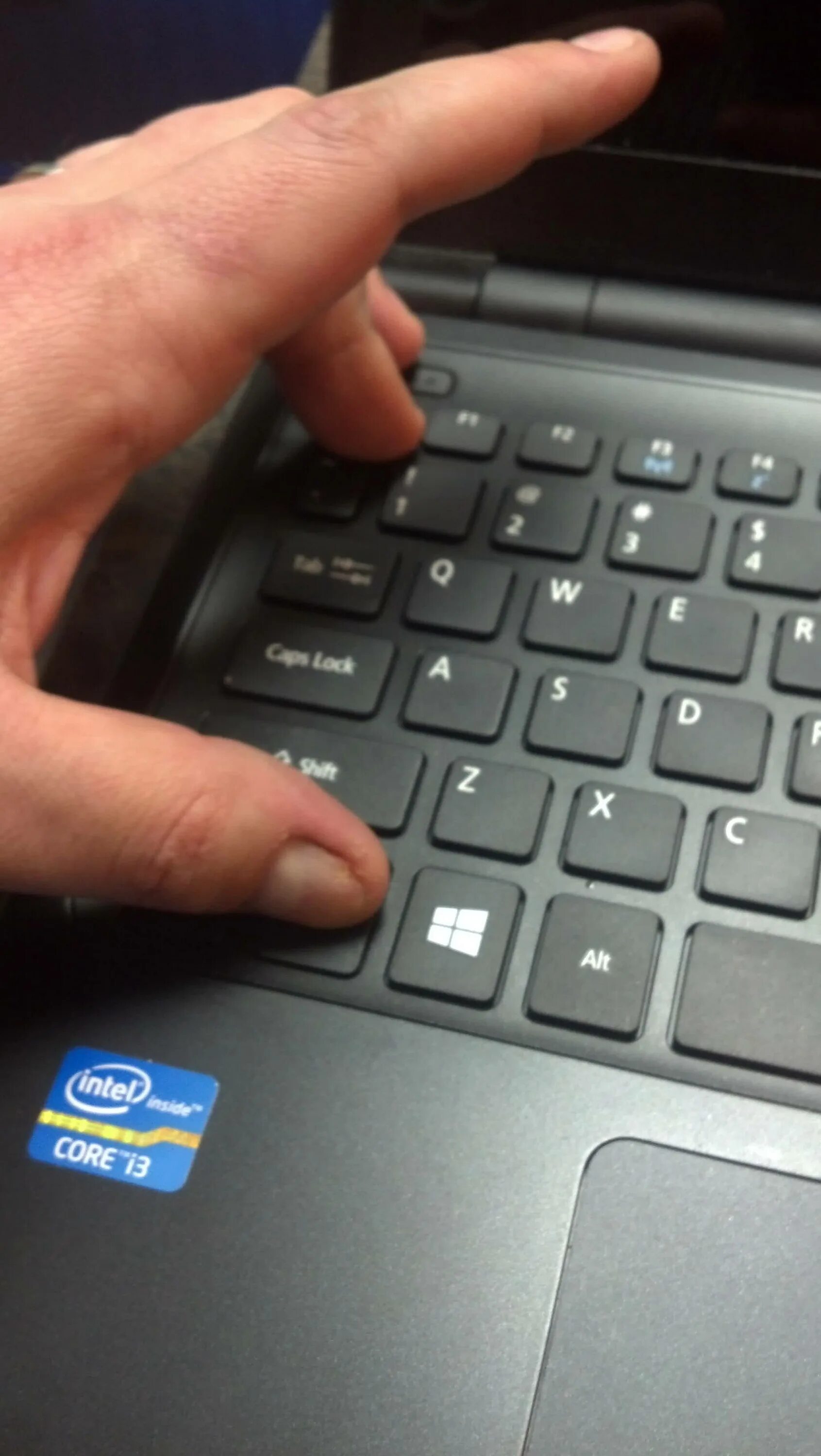 Ноутбук acer не работает экран. Ноутбук включается. включение ноутбука. экстренное кнопка включения для ноутбука. кнопка включения ноутбука acer.