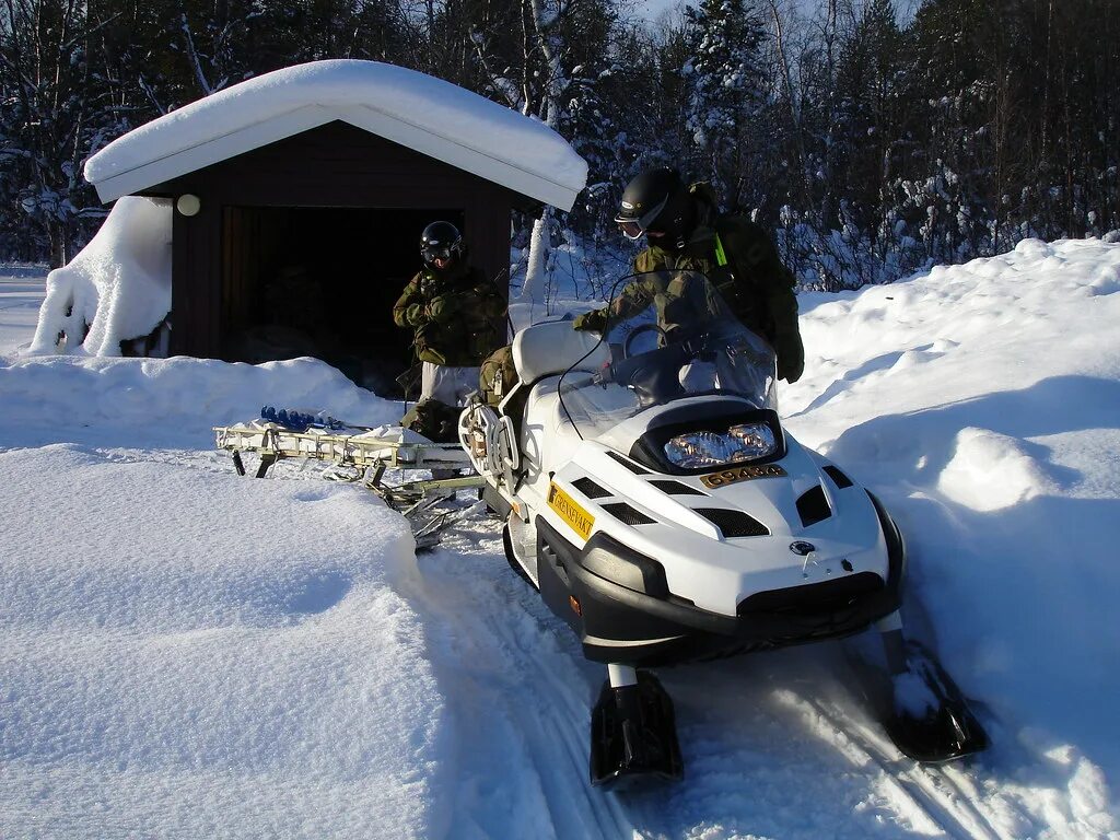 Куплю снегоход брп армеец. BRP v800 Yeti. BRP Lynx Yeti Pro Army v-800. Снегоход БРП Армеец 800. Снегоход BRP 800.