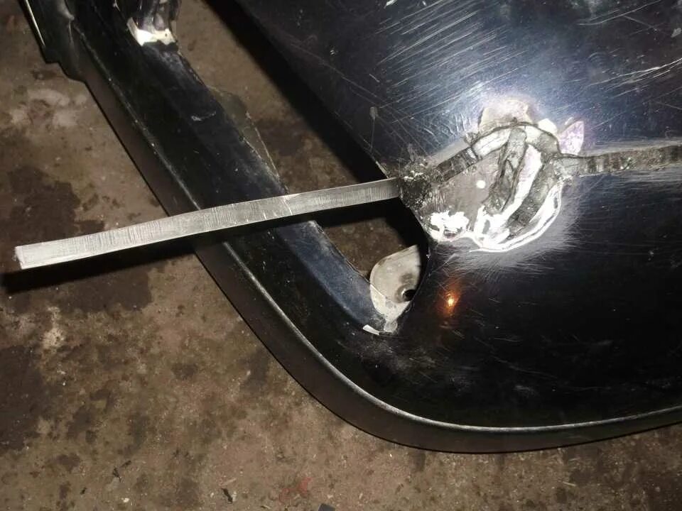 Пайка пластикового бампера. Пайка бампера. Склейка бампера. Склейка пластикового бампера. Пайка бампера.