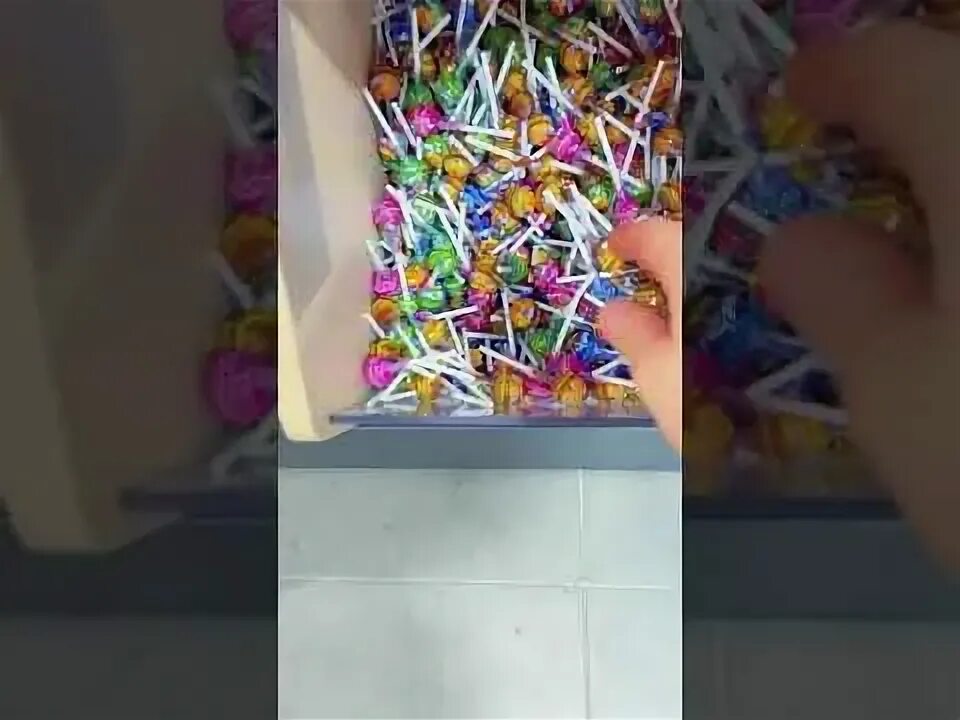 Лайфхак как открыть чупа чупс. Открыть чупа чупс лайфхак. как быстро открыть чупик.
