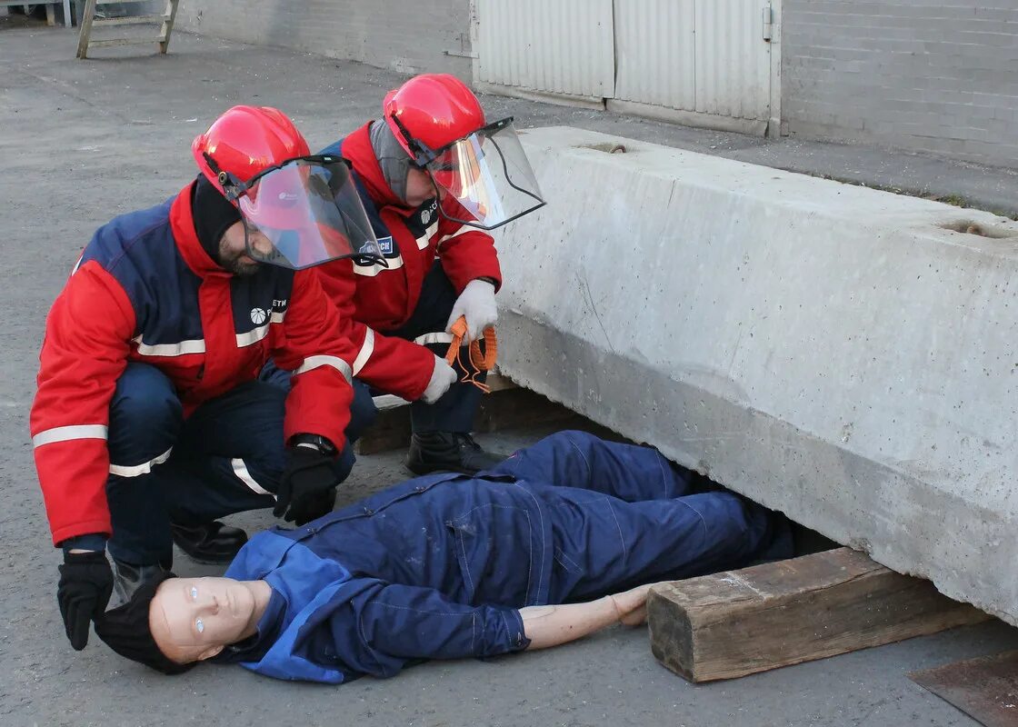 Несчастный случай. Пострадавшие на производстве. Производственная травма. Оказание первой помощи на производстве. Акрострит несчастные случаи.