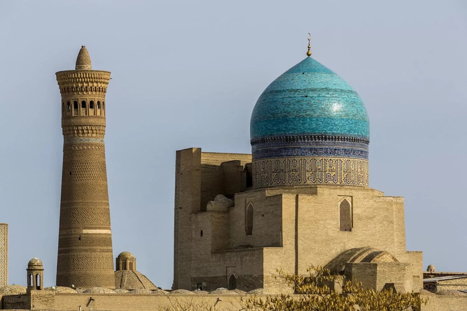 Арабские памятники. Мечеть Калян Бухара. Узбекистан минарет и мечеть Калян. Бухара, мечеть масджиди-Калян. Минарет Калян в Бухаре.