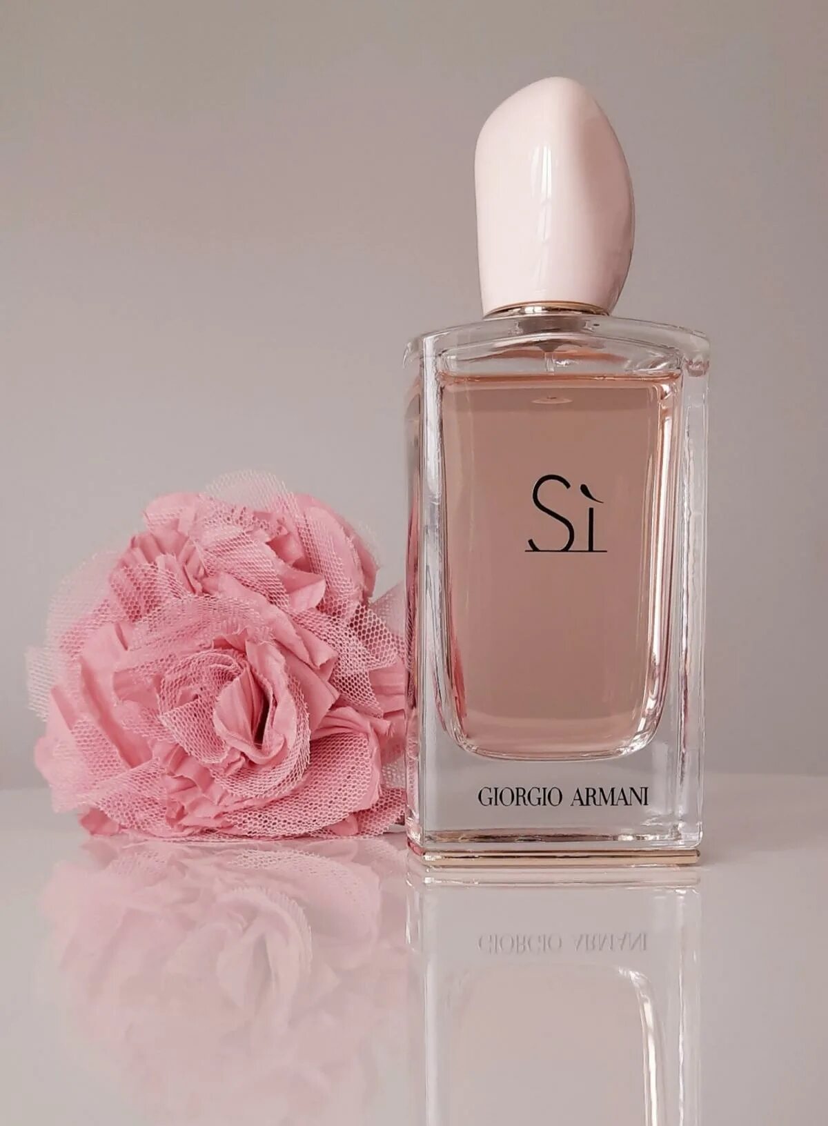 Giorgio Armani si Eau de Toilette. Духи си Джорджио Армани розовые. Армани си пирамида. Духи си розовые. Armani si eau de