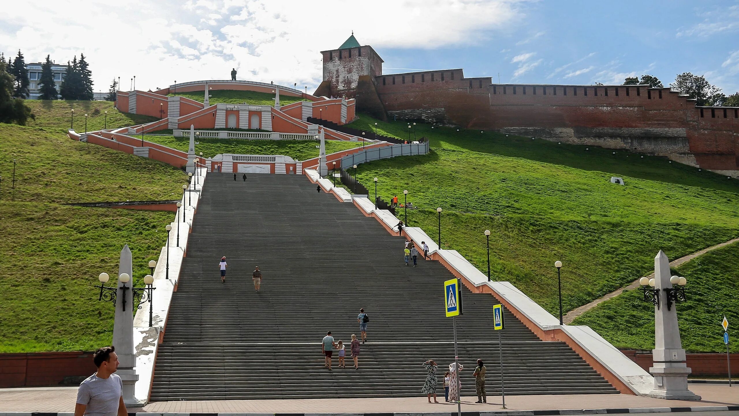 Сколько ступеней в нижнем новгороде. Чкаловская лестница Нижний Новгород. Чкаловская лестница Нижний Новгород 2021. Чкаловская лестница Нижний Новгород ступени. Сейчас здесь Чкаловская лестница. Нижний Новгород 1890.