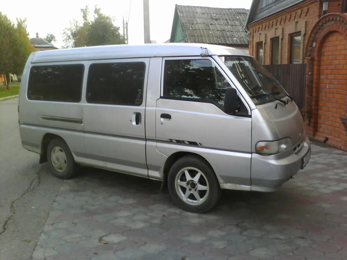 Хендай с пробегом ставропольский край. Хендай Грейс 1996. Миниавтобус Hyundai Grace. Хендай минивэн 1996. Хендай микроавтобус 1996 года.